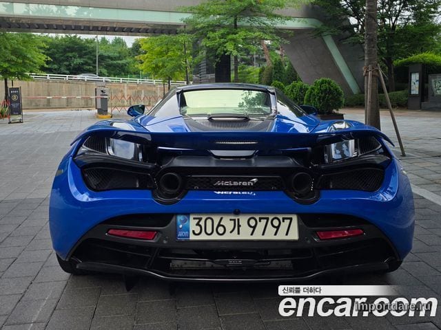 Mclaren 720S сзади