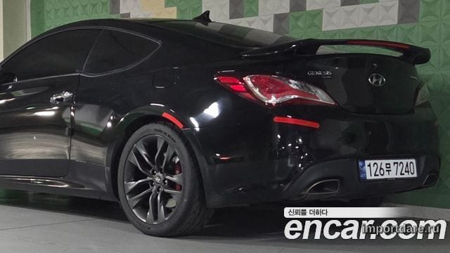 Hyundai Genesis Coupe сбоку