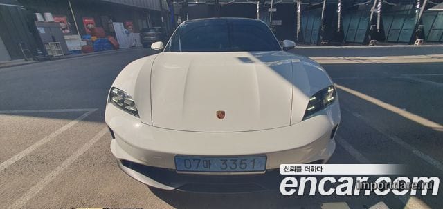Porsche Taycan интерьер