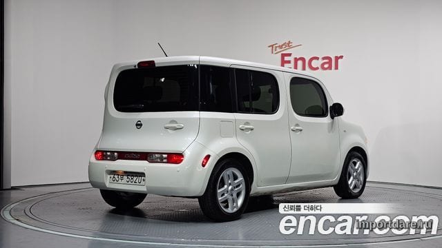 Nissan Cube сбоку
