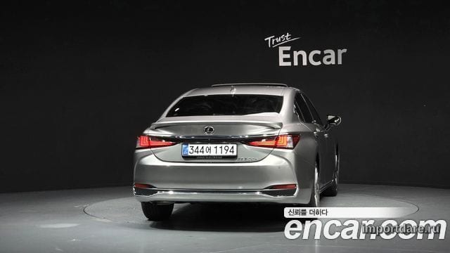 LEXUS ES300H 2026 — 2 468 км, серебристо-серый, Корея — под ключ — фото 4
