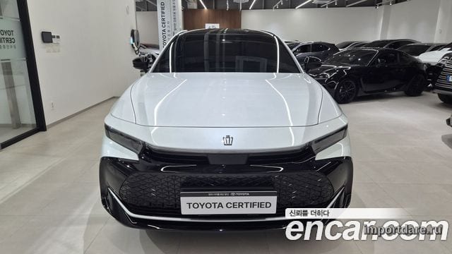 Toyota Crown сзади