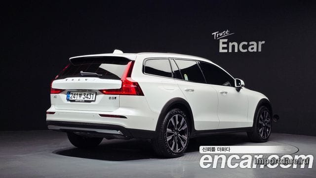 VOLVO V60 CROSS COUNTRY 2025 — 2 844 км, белый, Корея — под ключ — фото 2