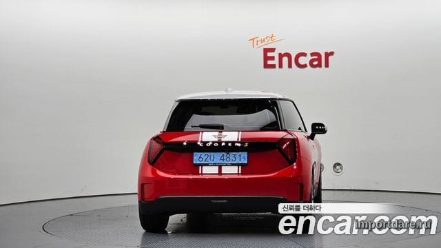 MINI Cooper Electric сзади