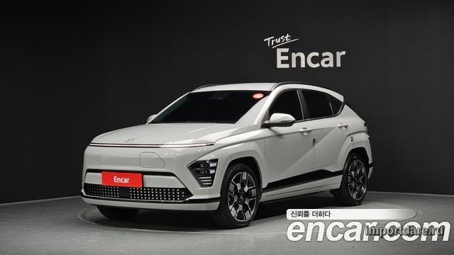 HYUNDAI KONA ELECTRIC 2023 — 28 672 км, серебристо-серый, Корея — под ключ — фото 1