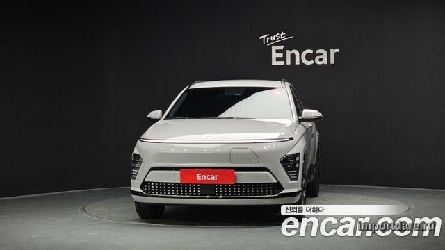 HYUNDAI KONA ELECTRIC 2023 — 28 672 км, серебристо-серый, Корея — под ключ — фото 3