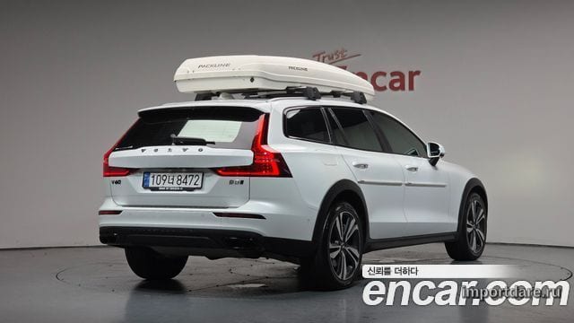VOLVO V60 CROSS COUNTRY 2021 — 40 059 км, белый, Корея — под ключ — фото 1