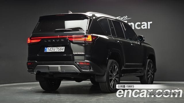 Lexus Lx сбоку
