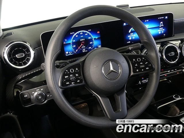 MERCEDES-BENZ A-CLASS W177 2019 — 44 000 км, белый, Корея — под ключ — фото 8