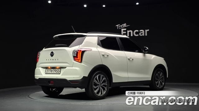 KGM Very New Tivoli сбоку