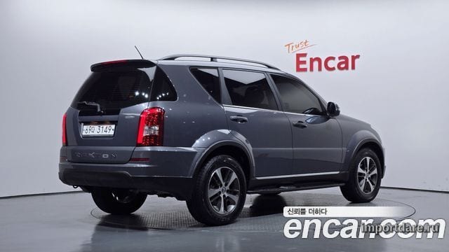 KGM Rexton W сбоку