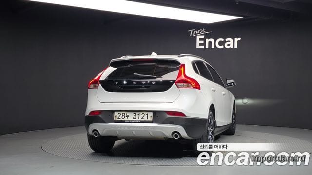 Volvo V40 Cross Country сзади