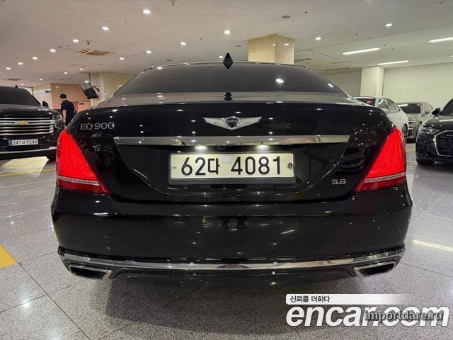 Genesis EQ900 сзади