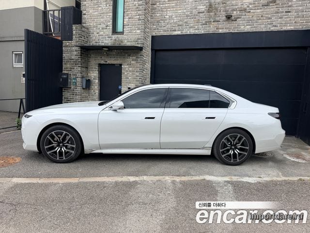 BMW 7 Series сзади