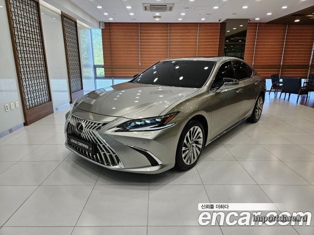 LEXUS ES300H 2026 — 14 731 км, серебристо-серый, Корея — под ключ — фото 1