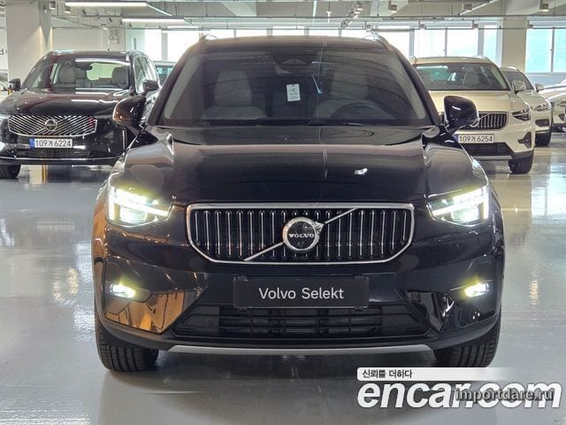Volvo XC40 сбоку