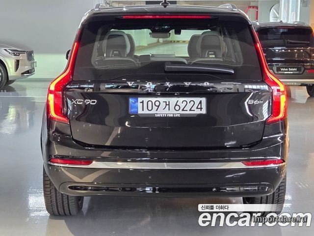 Volvo XC90 сзади
