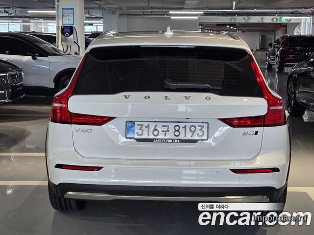 Volvo V60 Cross Country сзади