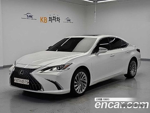 LEXUS ES300H 2023 — 111 688 км, белый, Корея — под ключ — фото 1
