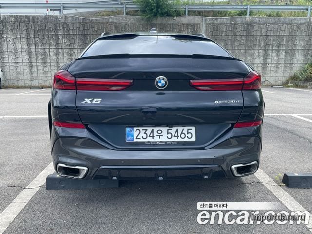 BMW X6 сзади