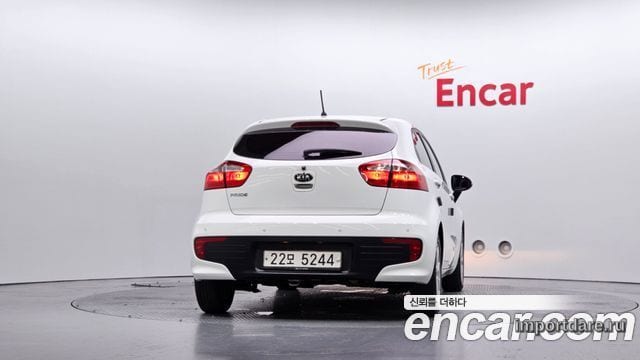 Kia Pride сзади