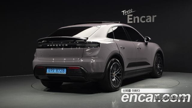 Porsche Macan сбоку