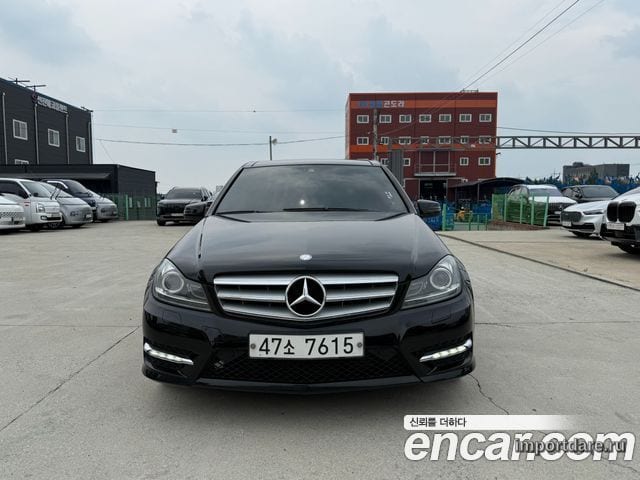 MERCEDES-BENZ C-CLASS W204 2013 — 100 897 км, чёрный, Корея — под ключ — фото 1