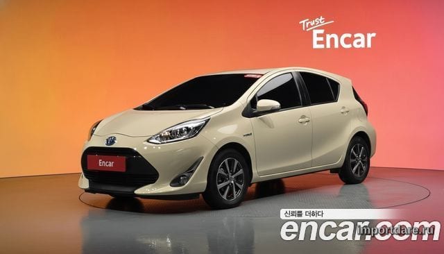 TOYOTA PRIUS C 2019 — 57 228 км, белый-перламутр, Корея — под ключ — фото 2