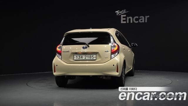 TOYOTA PRIUS C 2019 — 57 228 км, белый-перламутр, Корея — под ключ — фото 4