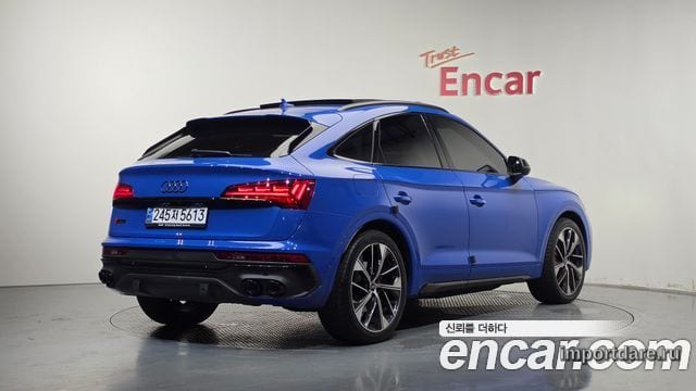 Audi SQ5 сбоку