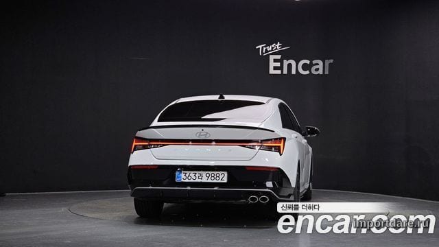 Hyundai Avante сзади