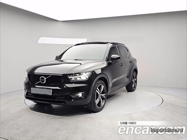 VOLVO XC40 2019 — 88 744 км, чёрный, Корея — под ключ — фото 1