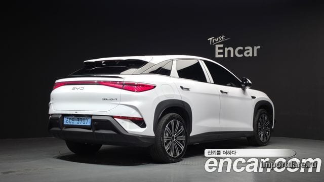 BYD Seal сбоку