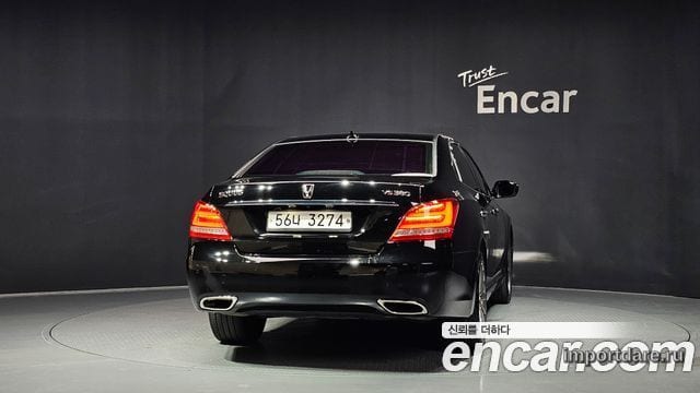 Hyundai Equus сзади