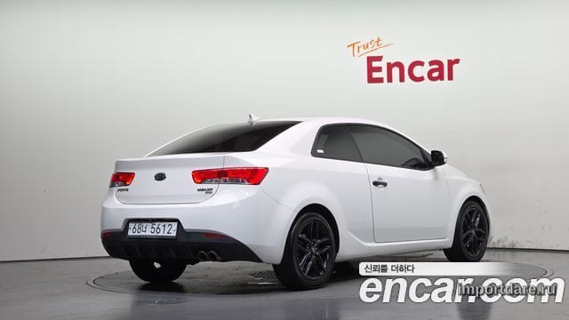 Kia Forte Coupe сбоку