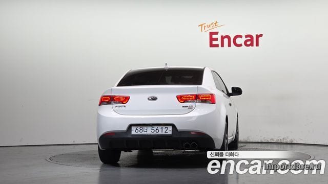Kia Forte Coupe сзади