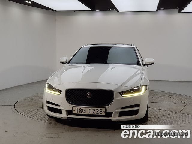 JAGUAR XE 2016 — 110 000 км, белый, Корея — под ключ — фото 1