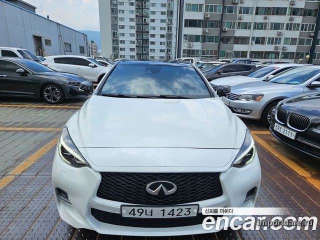 INFINITI Q30 2017 — 61 092 км, белый-перламутр, Корея — под ключ — фото 1