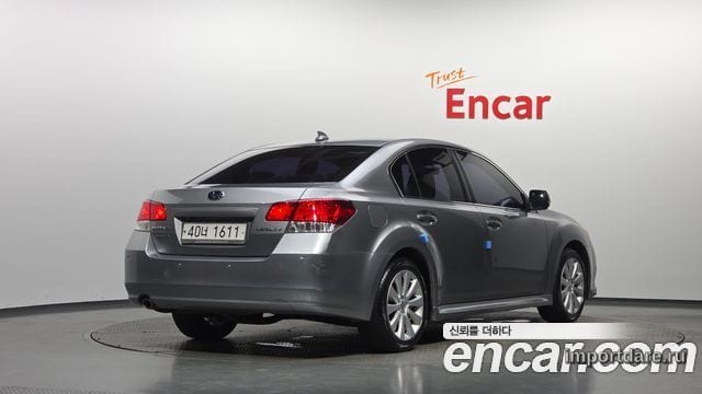 Subaru Legacy сбоку