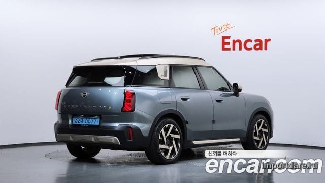 MINI Cooper Countryman сбоку