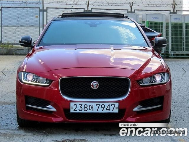 JAGUAR XE 2017 — 112 619 км, красный, Корея — под ключ — фото 1