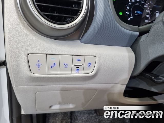 HYUNDAI KONA ELECTRIC 2019 — 202 113 км, белый, Корея — под ключ — фото 4