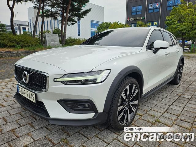 VOLVO V60 CROSS COUNTRY 2022 — 69 900 км, белый, Корея — под ключ — фото 3