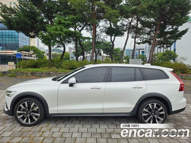 VOLVO V60 CROSS COUNTRY 2022 — 69 900 км, белый, Корея — под ключ — фото 5