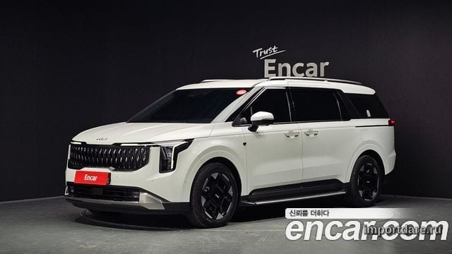 Kia Carnival сзади
