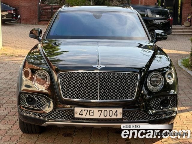 BENTLEY BENTAYGA 2018 — 73 000 км, чёрный, Корея — под ключ — фото 1