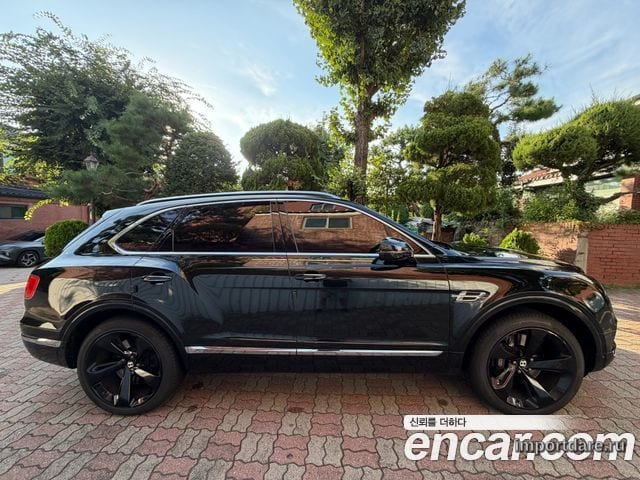BENTLEY BENTAYGA 2018 — 73 000 км, чёрный, Корея — под ключ — фото 2