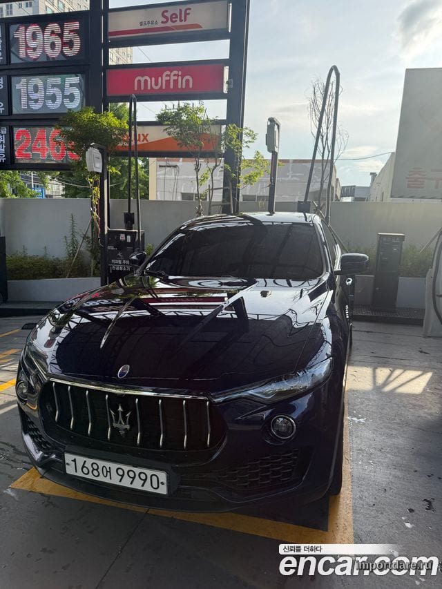 MASERATI LEVANTE 2018 — 141 000 км, синий, Корея — под ключ — фото 1