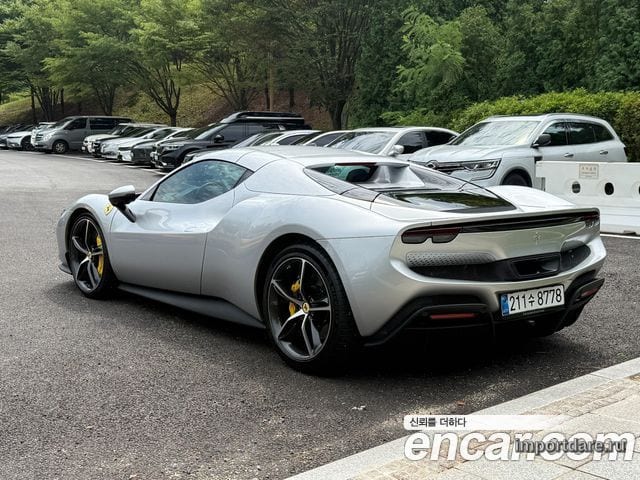 Ferrari 296 сбоку