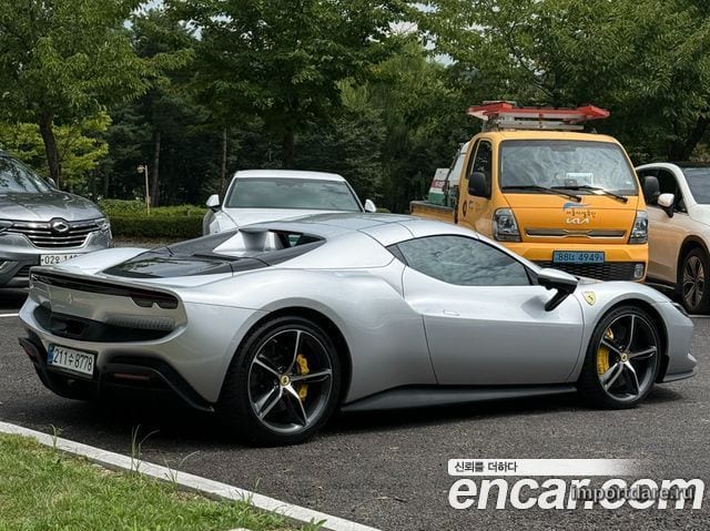 Ferrari 296 сзади